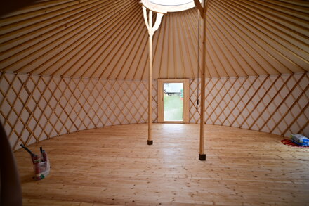 jurta na celoroční bydlení průměr 8m - 50m2